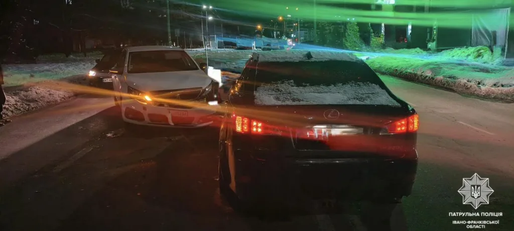 Нічна ДТП двох автомобілів на засніженій дорозі