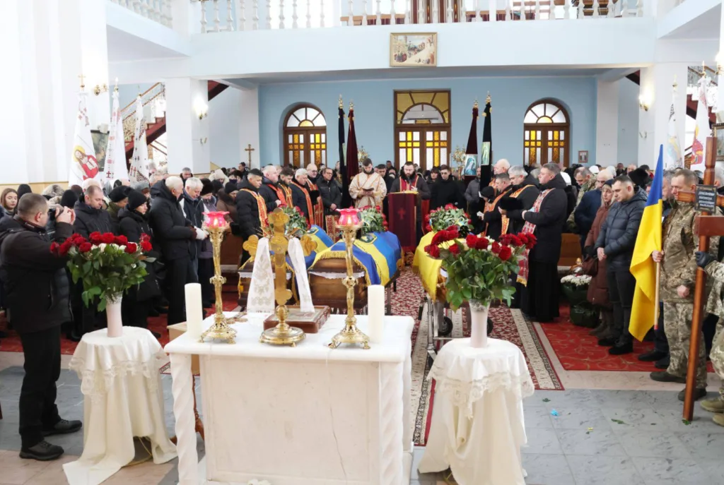 Прощання з військовими у церкві