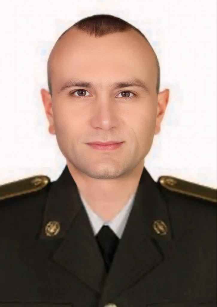 Портрет чоловіка у військовій формі