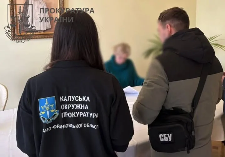 Працівники прокуратури та СБУ під час зустрічі