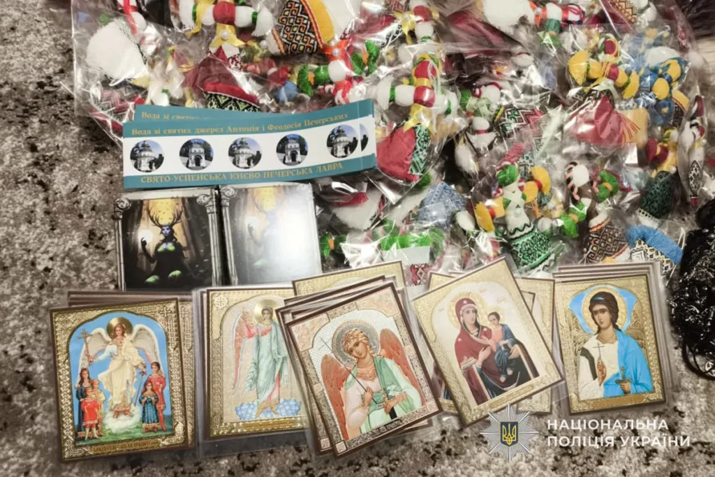 Ікони та сувеніри з Києво-Печерської лаври