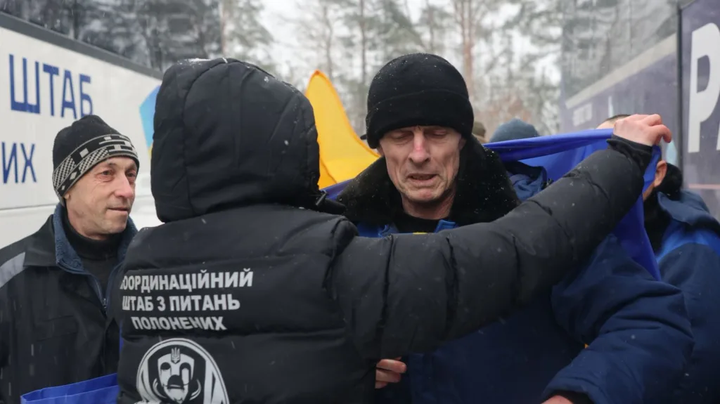 Зустріч звільнених українських полонених взимку