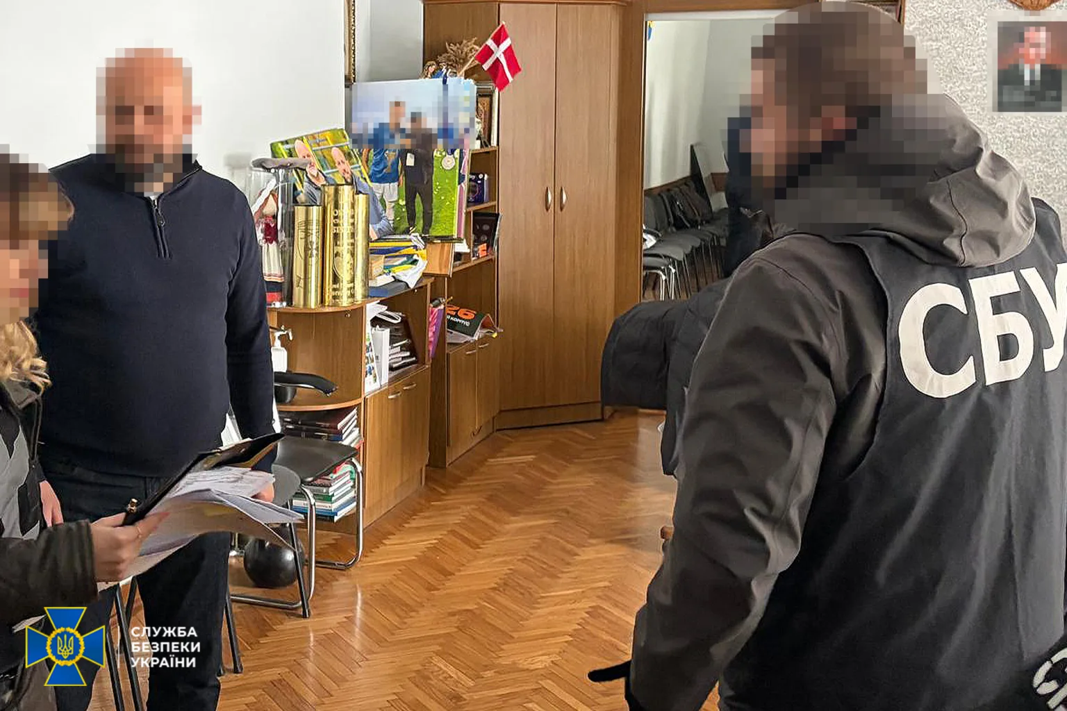 Операція СБУ в офісному приміщенні