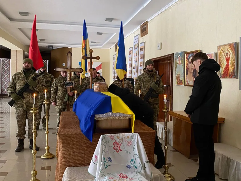 Військова церемонія прощання з прапорами України