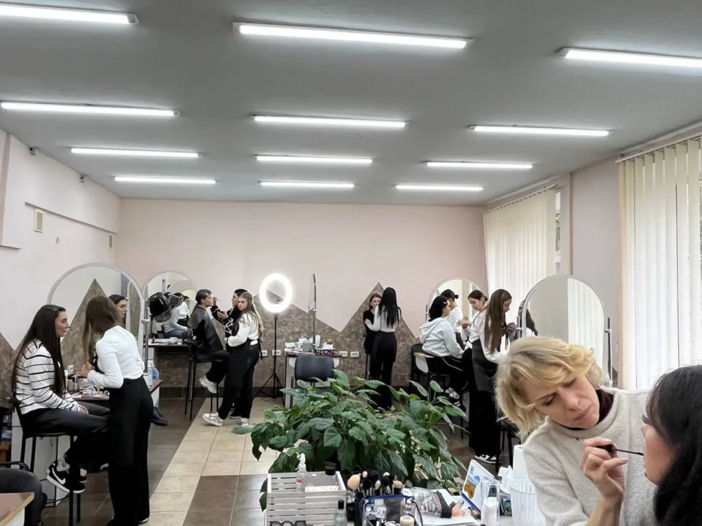 Курс з макіяжу у навчальній студії краси
