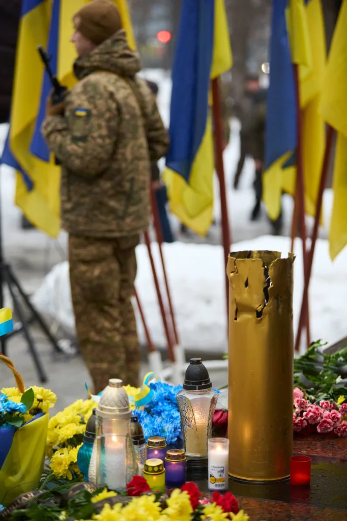 Вшанування пам’яті воїнів з українськими прапорами