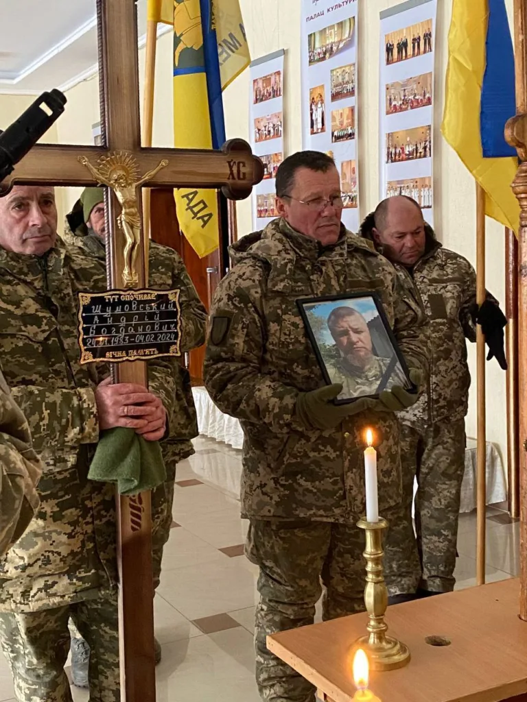 Військові вшановують загиблого побратима на церемонії