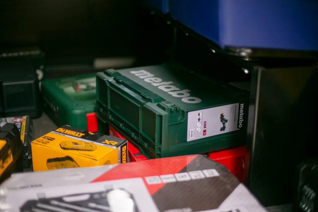 Коробки з електроінструментами Metabo та DeWalt
