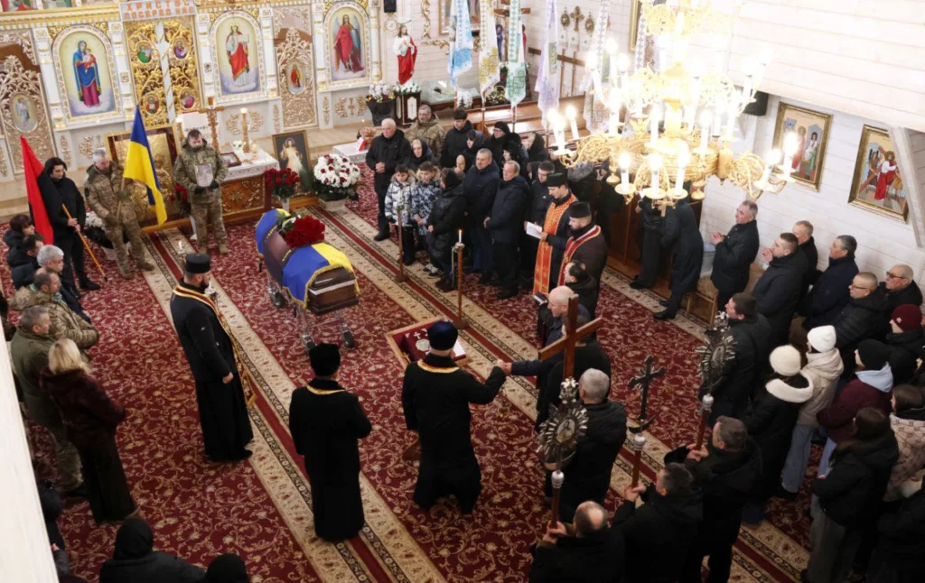 Церемонія прощання з військовими у церкві України