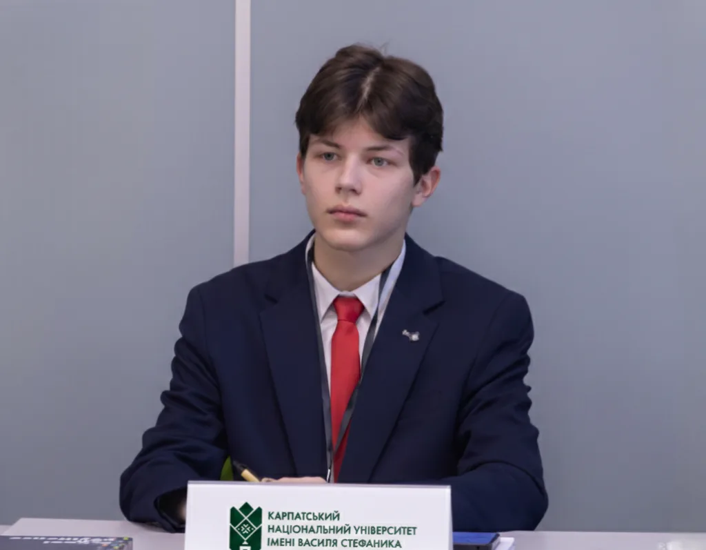 Студент університету на офіційній конференції