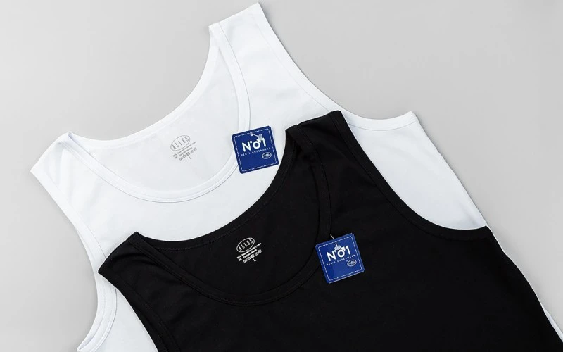 Біла та чорна майки з бірками