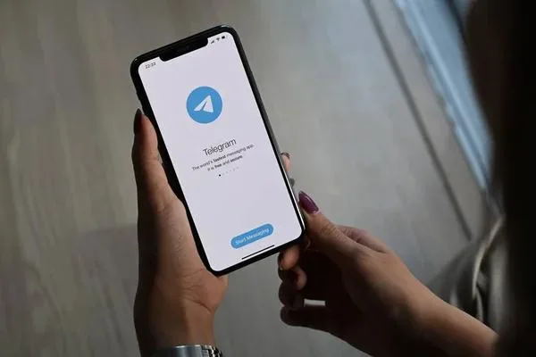 Додаток Telegram на екрані смартфона