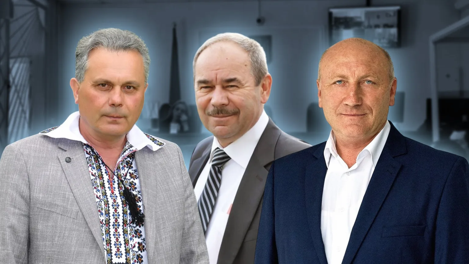 Три чоловіки в діловому одязі посміхаються