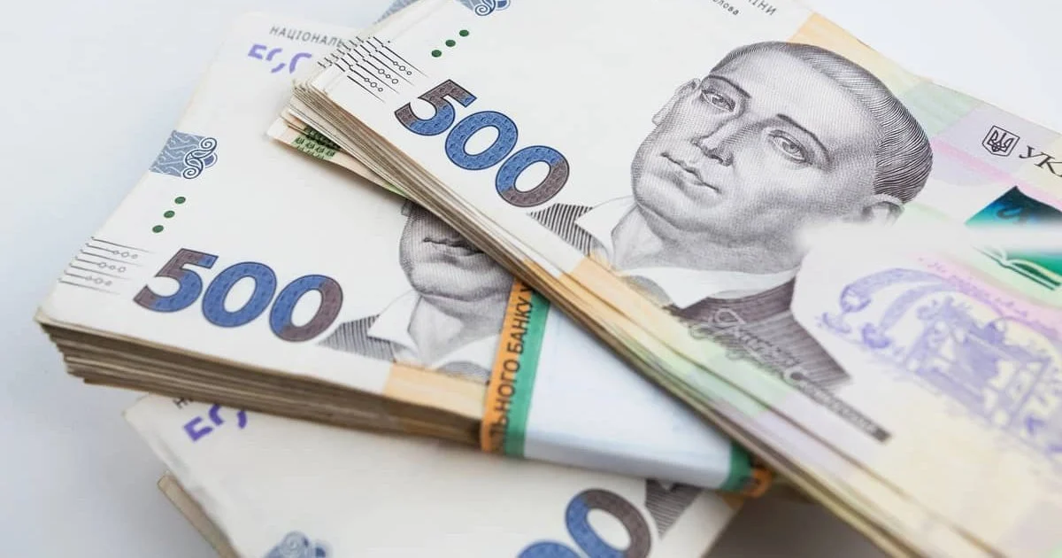 Пачка українських банкнот номіналом 500 гривень