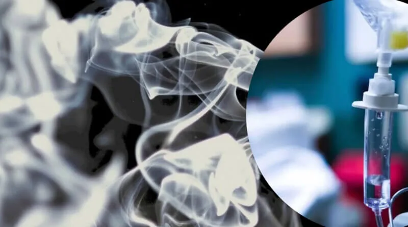 Дим і медична крапельниця у лікарняній палаті