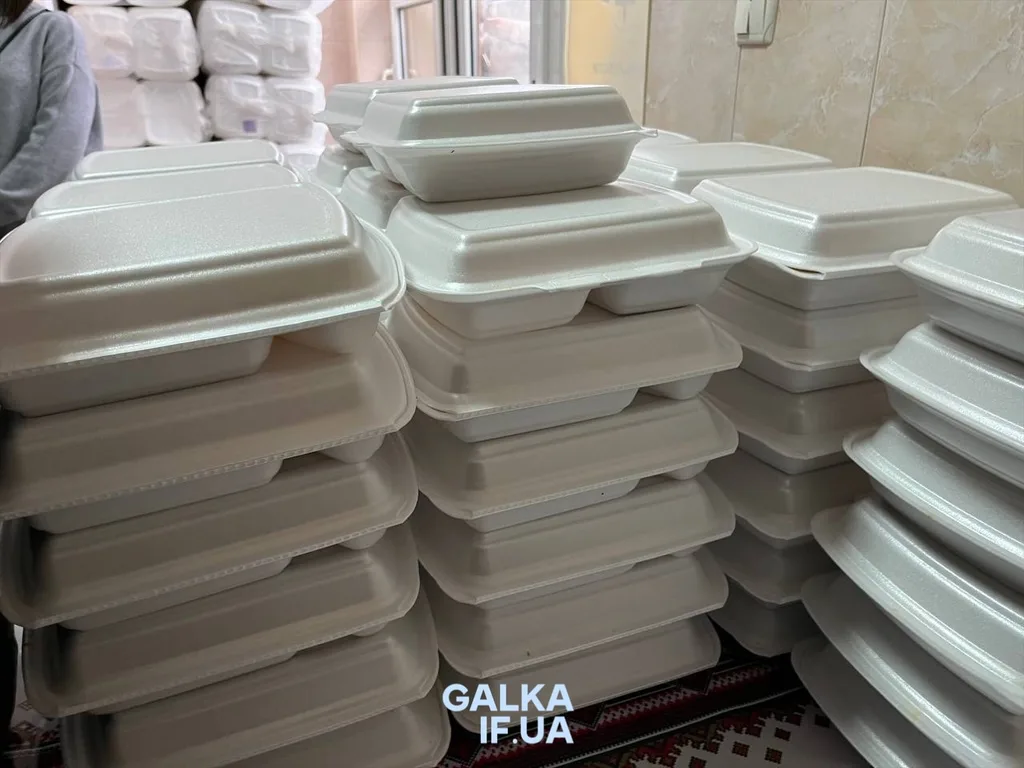 Стільці контейнерів зі стравами для доставки