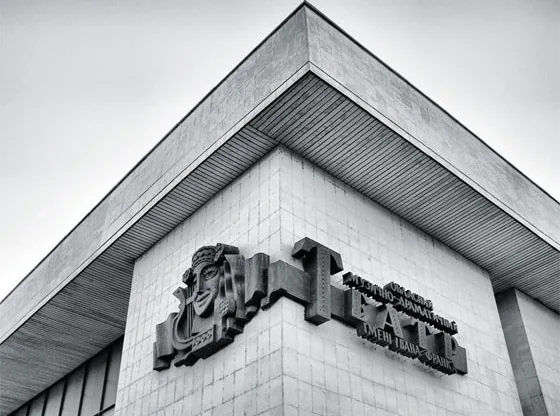 Фасад театру імені Івана Франка у Полтаві