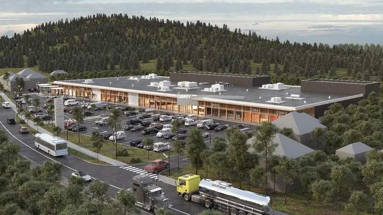 Сучасний торговий центр серед лісистих гір