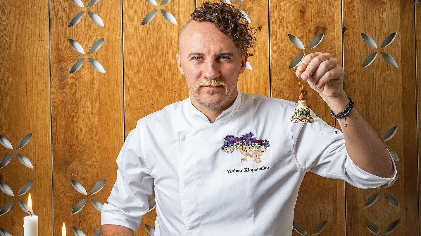 Євген Клопотенко показався з нареченою на відпочинку й замилував романтикою у горах