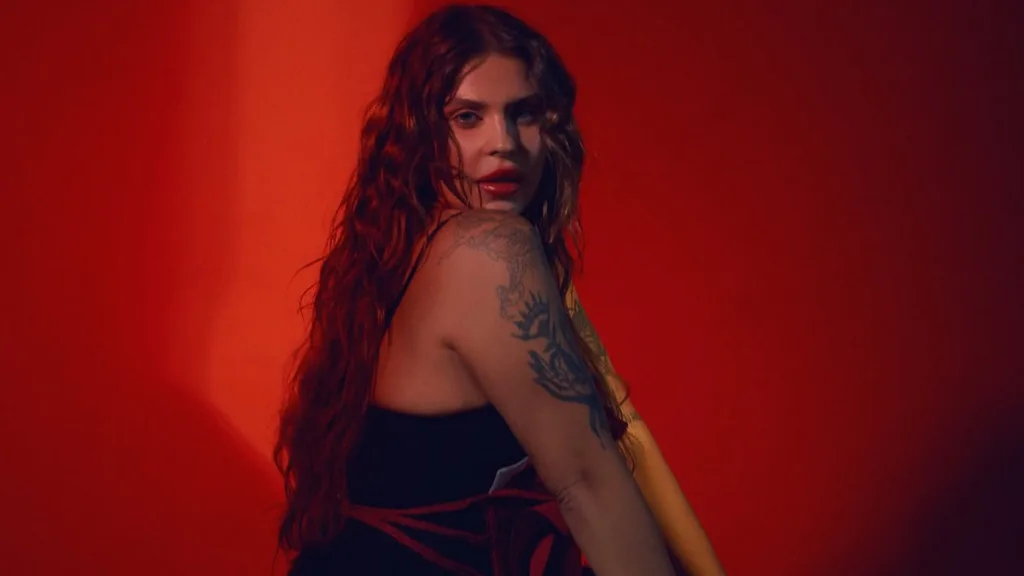 Українська співачка Олександра Заріцька вразила фанів пікантною фотосесією