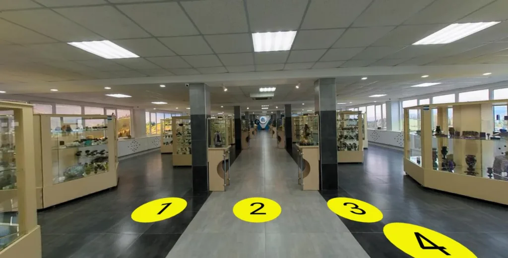 Інтер'єр сучасного музею мінералів