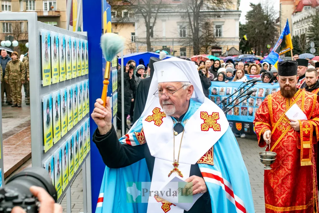 Освячення меморіалу загиблим воїнам у центрі міста