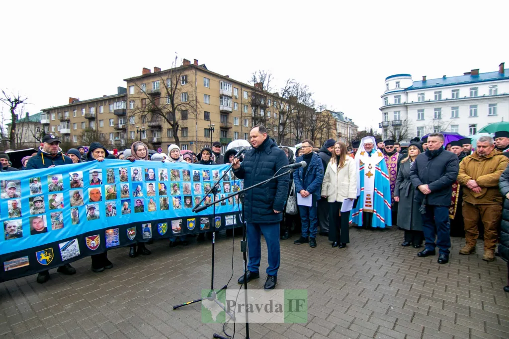 Вшанування полеглих героїв на міській площі