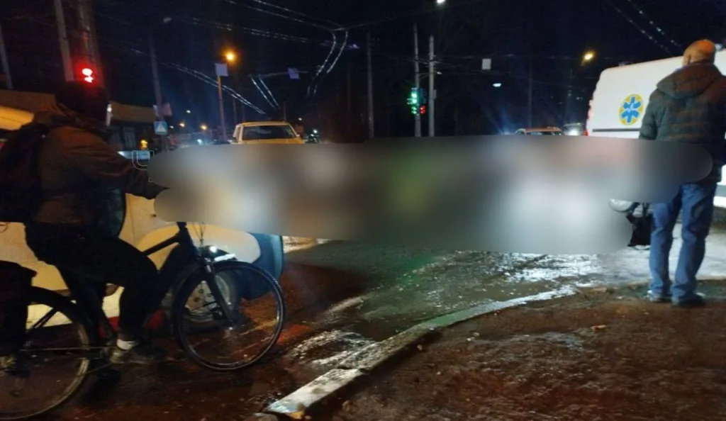 Нічна дорожня пригода з велосипедистом і швидкою