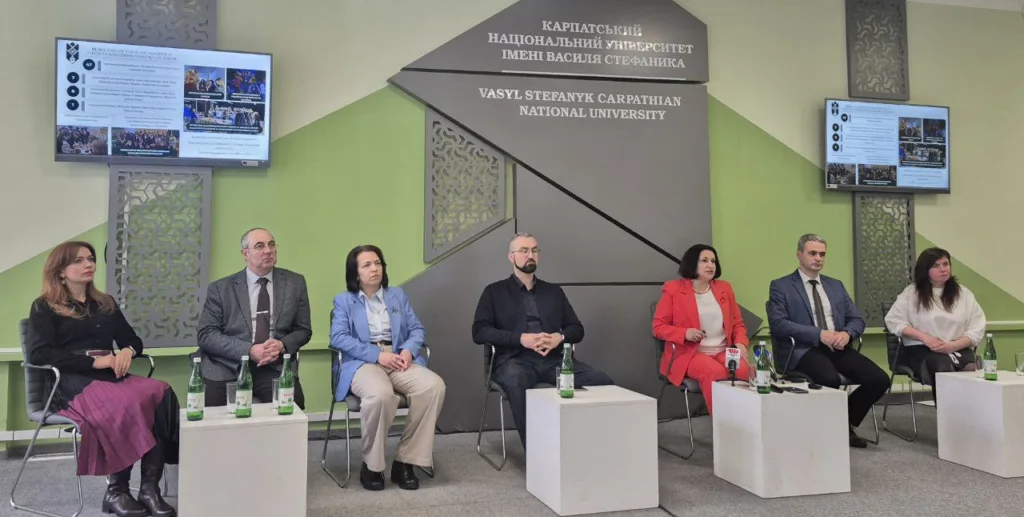Панельна дискусія у Карпатському національному університеті