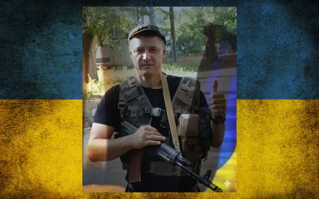 Український військовий із прапором України