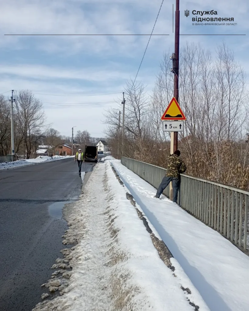 Ремонт дороги взимку в Івано-Франківській області