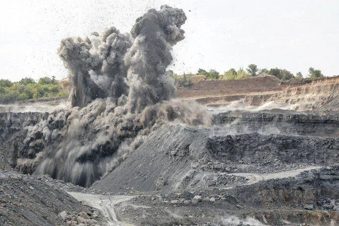 Вибух у каменоломні кар'єрі під час робіт