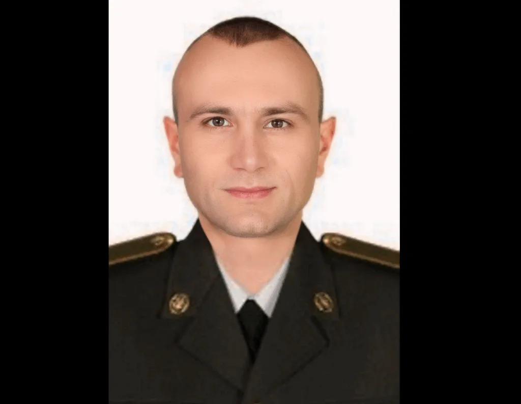 Портрет чоловіка у військовій формі