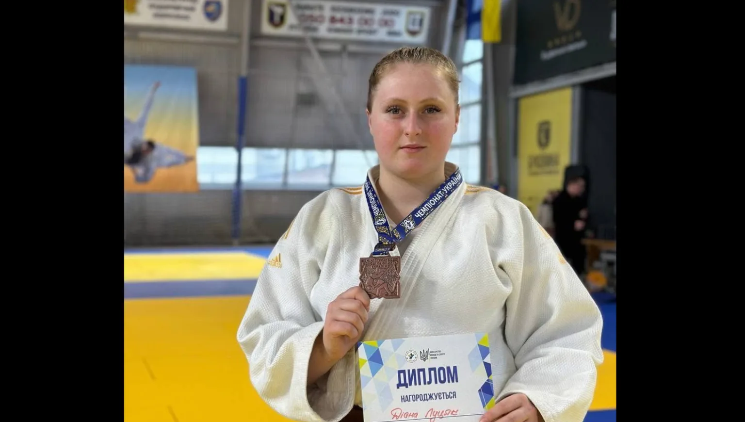 Дзюдоїстка з медаллю та дипломом на турнірі