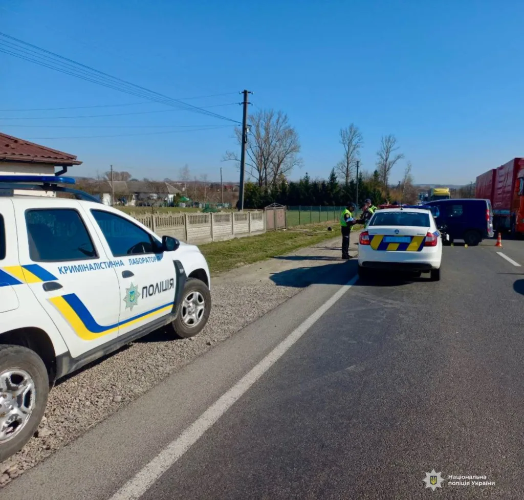 Поліція України на місці дорожньої пригоди