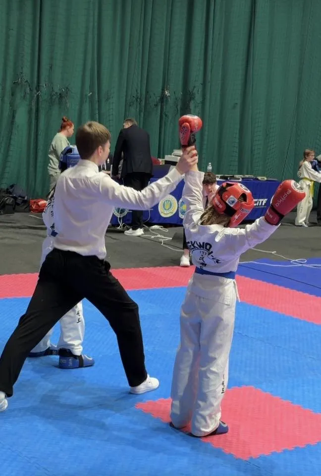 Дитячі змагання з тхеквондо на татамі