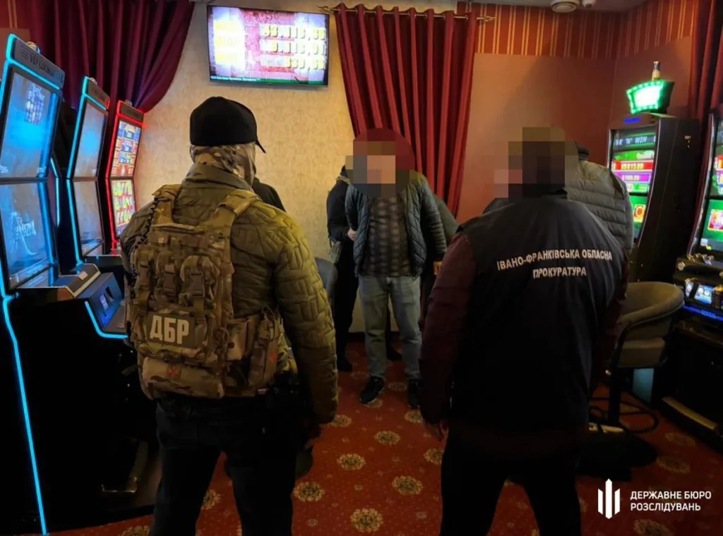 Правоохоронці проводять перевірку у залі ігрових автоматів