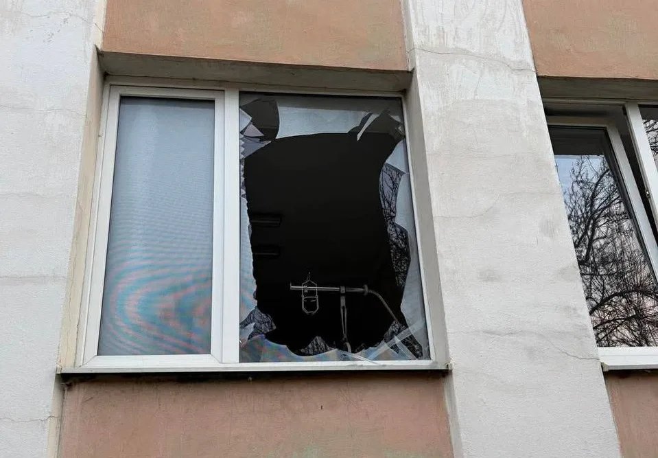 Розбите вікно в будівлі