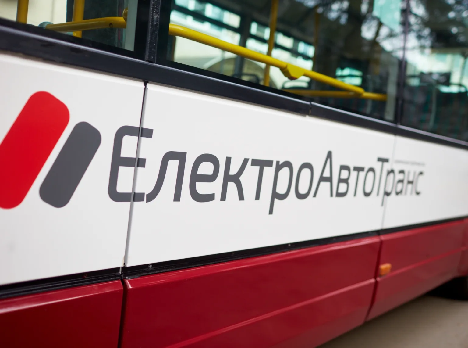 Бокова частина електробуса ЕлектроАвтоТранс
