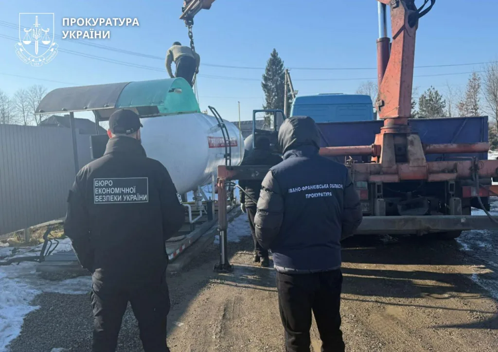 Прокуратура України проводить огляд вантажівки