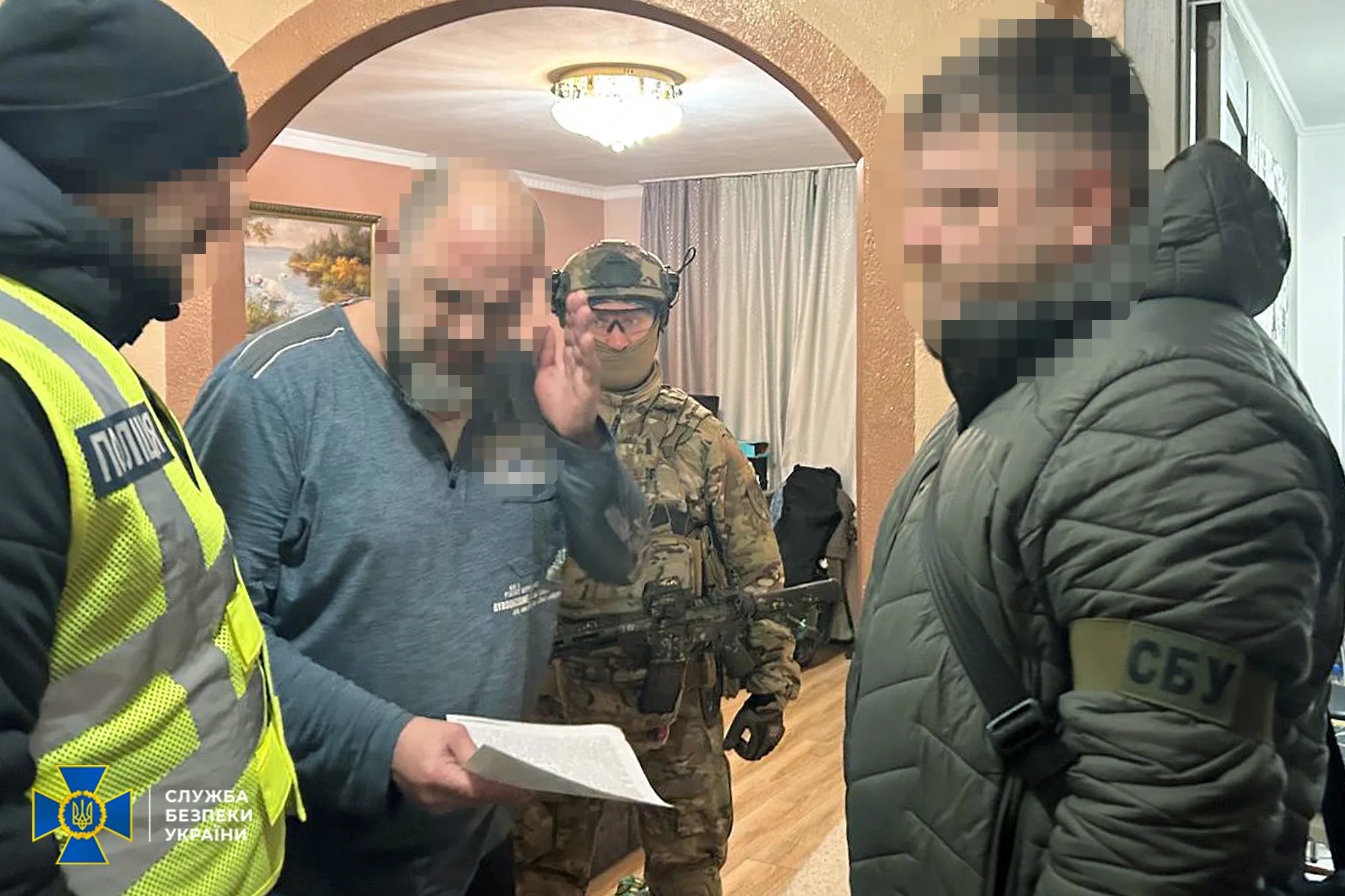 Операція СБУ та поліції у приватному будинку