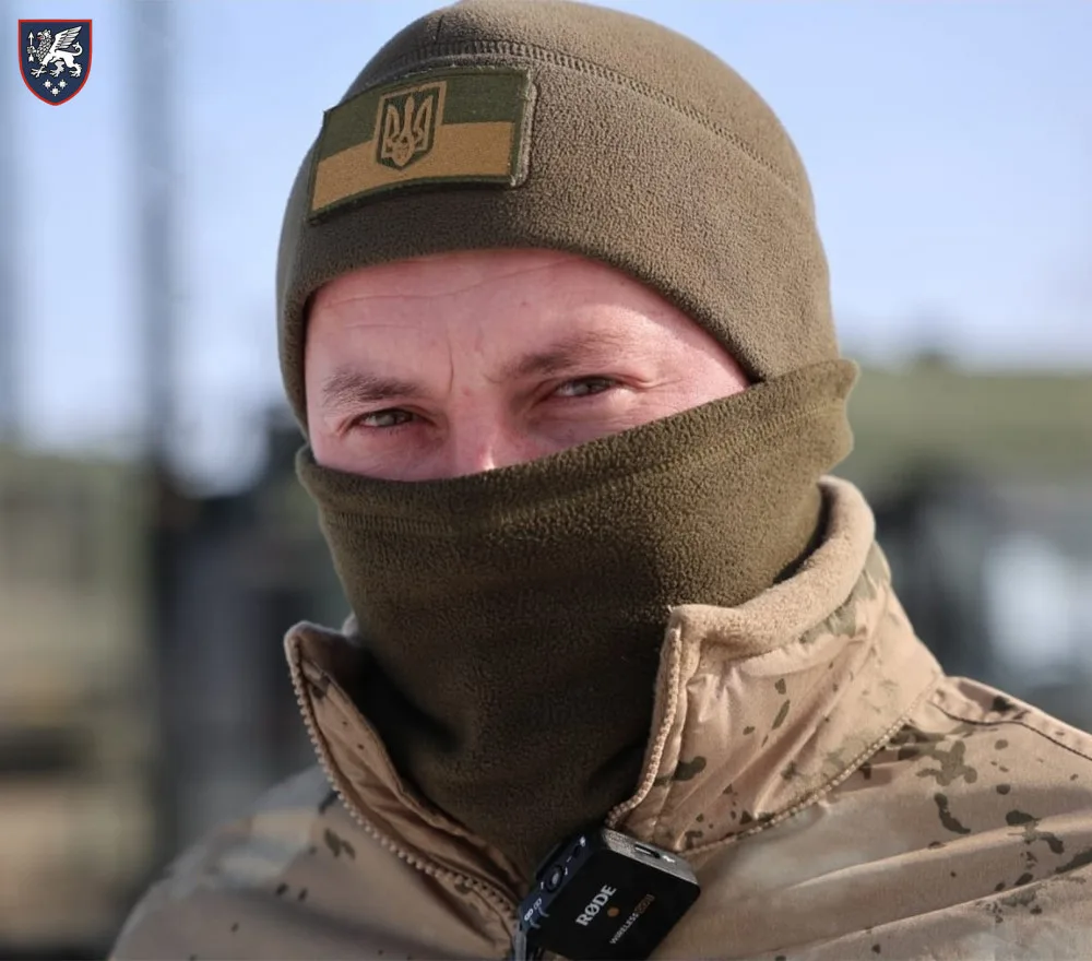 Український військовий у зимовій формі