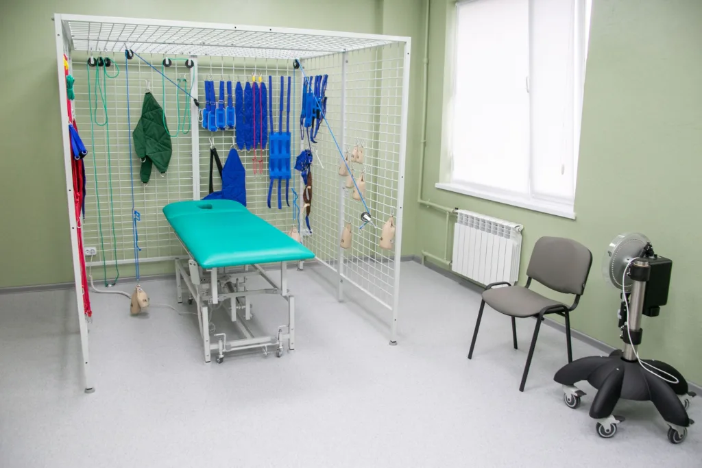 Кабінет фізіотерапії з обладнанням для реабілітації