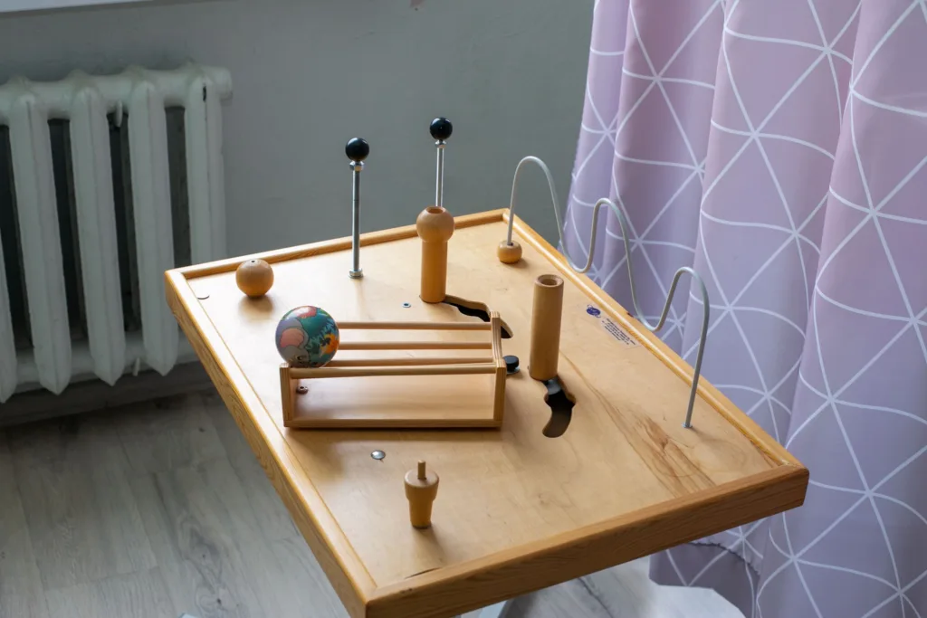 Дерев'яна сенсорна іграшка для розвитку моторики