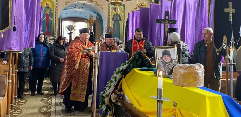 Похоронна церемонія в українській церкві