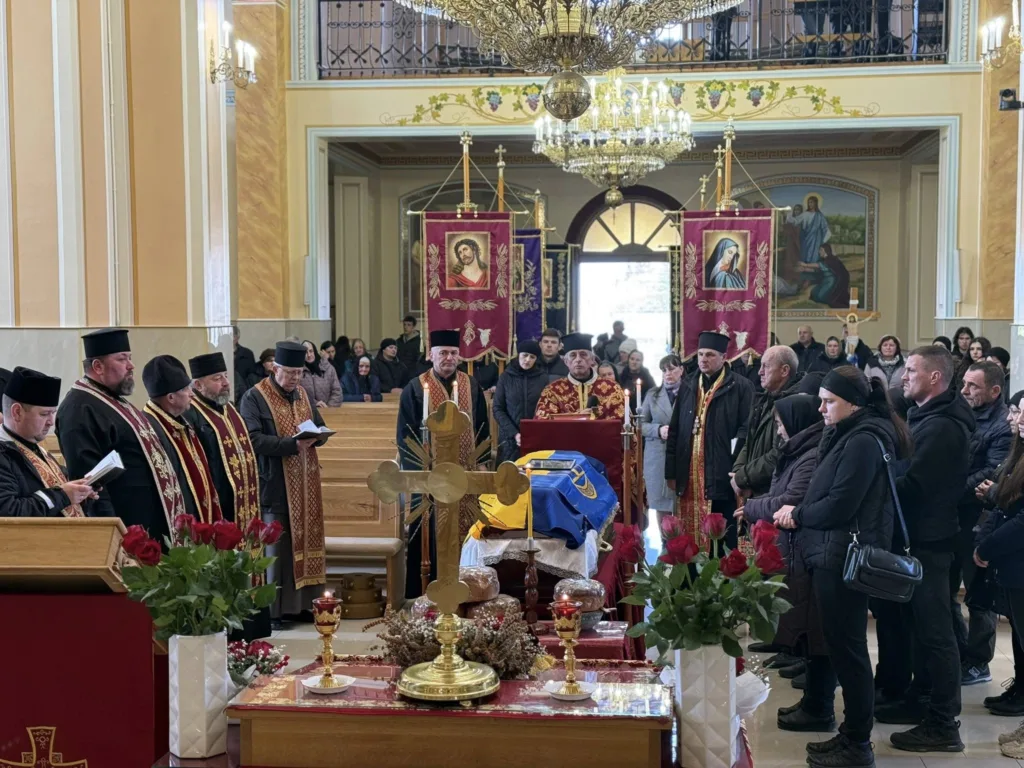Похоронна церемонія в українській церкві