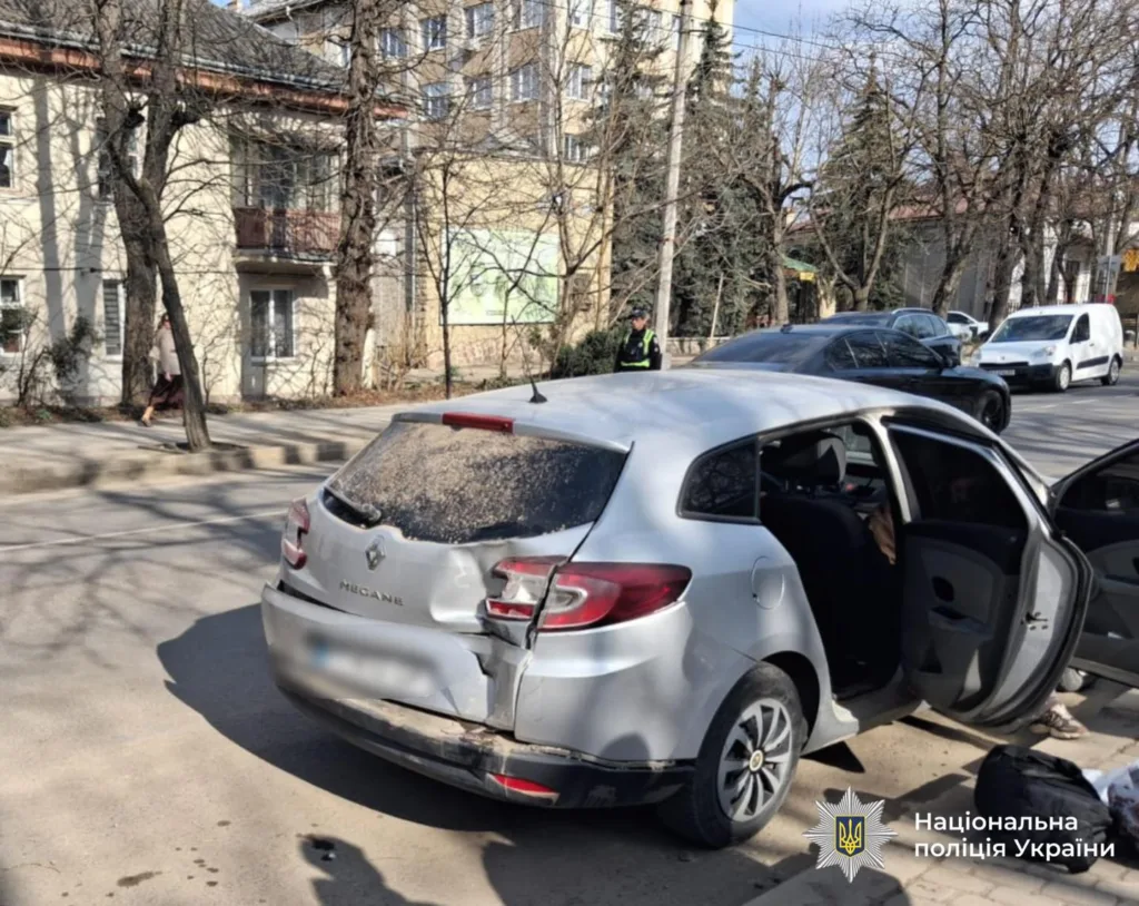 ДТП із пошкодженим автомобілем Renault Megane на вулиці