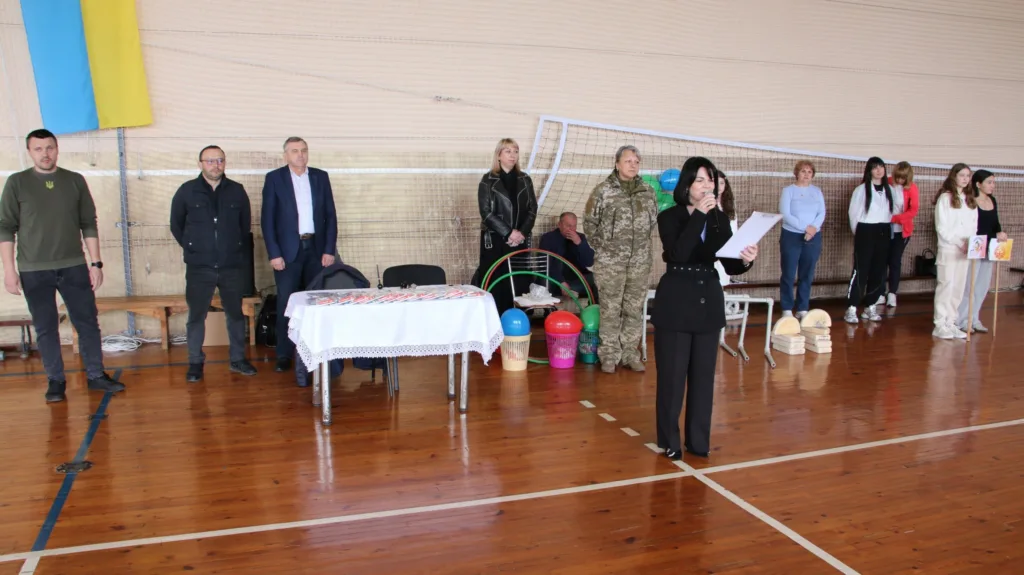 Урочистий захід у спортивному залі школи