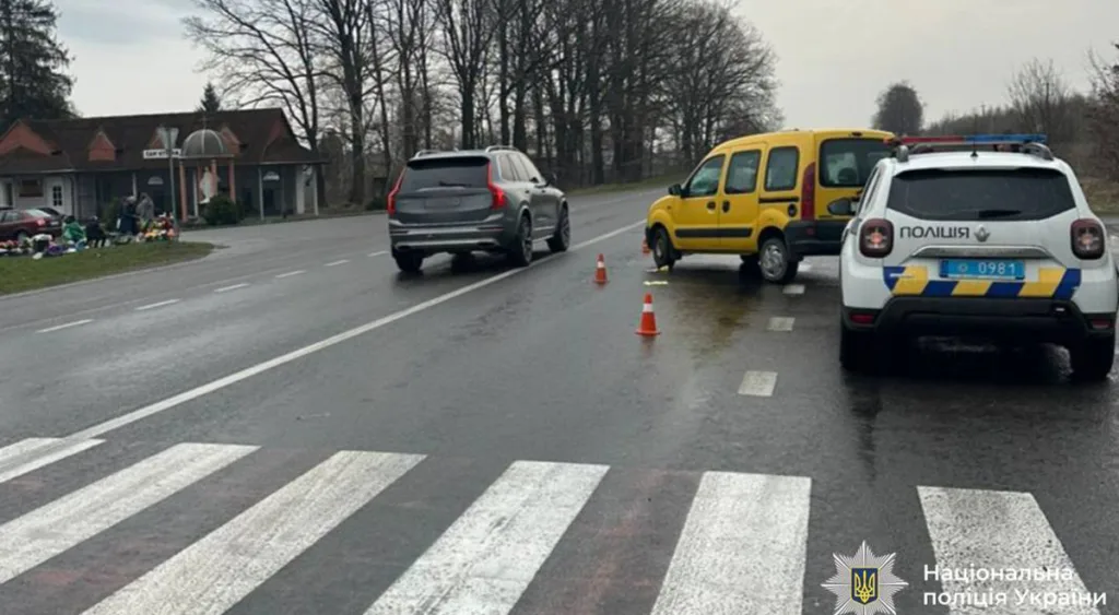 Дорожня аварія з участю поліції та авто