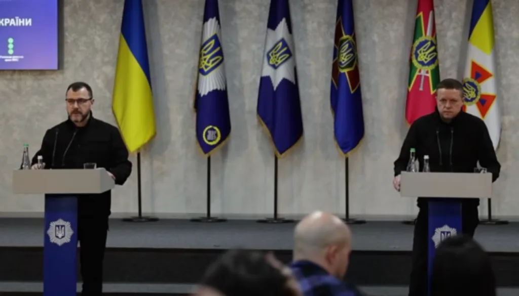 Пресконференція МВС України з державними прапорами